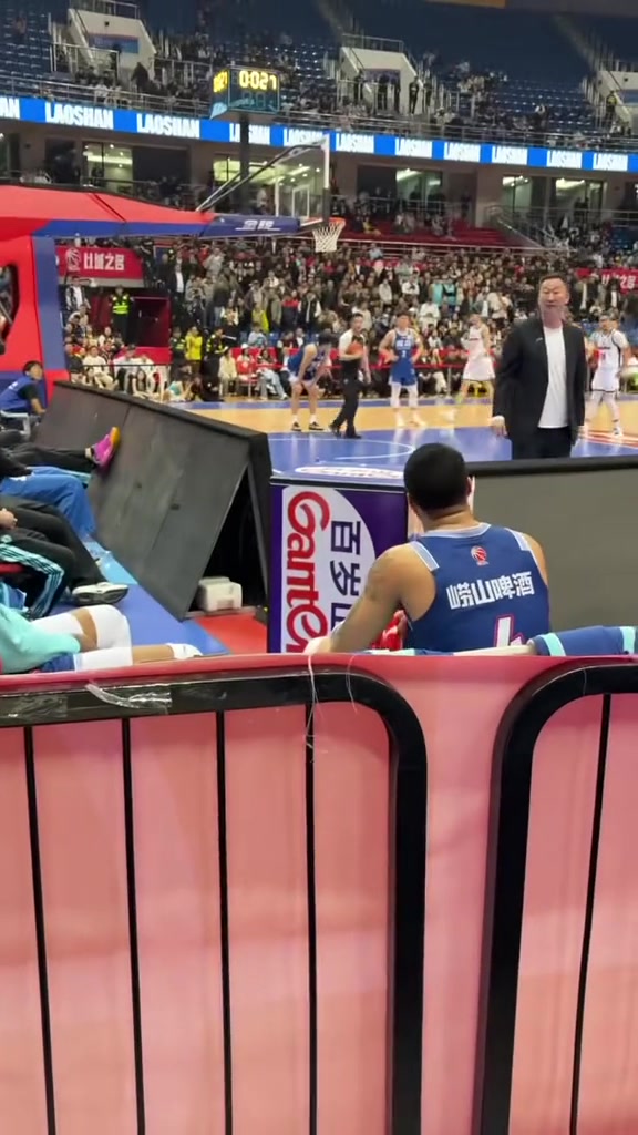 德甲直播-刘维伟指着被换下场的韦瑟斯庞怒骂:去你X的 干死你个BYD