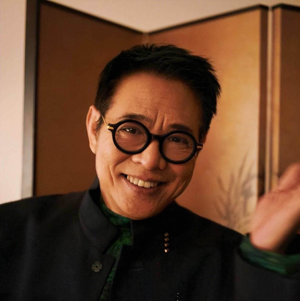 德甲直播-李连杰一家三口拜见仁波切，64岁利智许久不见，颜值回春如昔日！